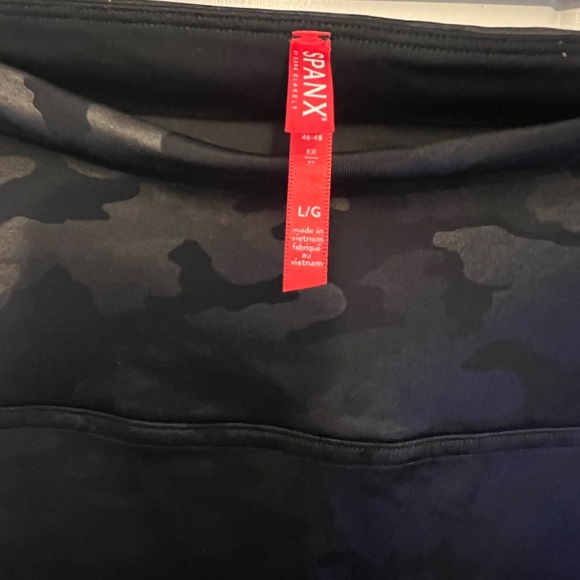 Spanx Faux Leather Camo Print Leggings Metallic Size Large - Picture 3 of 4